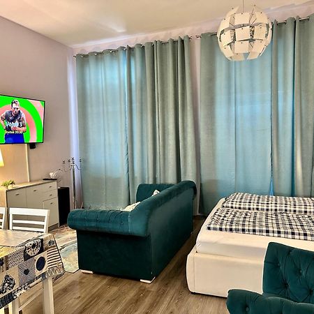 Kings Main Square Apartment Попрад Екстер'єр фото