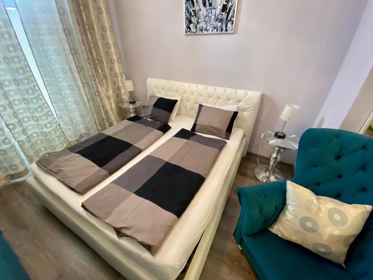 Kings Main Square Apartment Попрад Екстер'єр фото