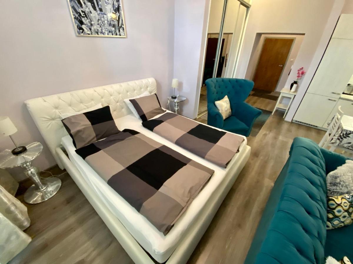 Kings Main Square Apartment Попрад Екстер'єр фото