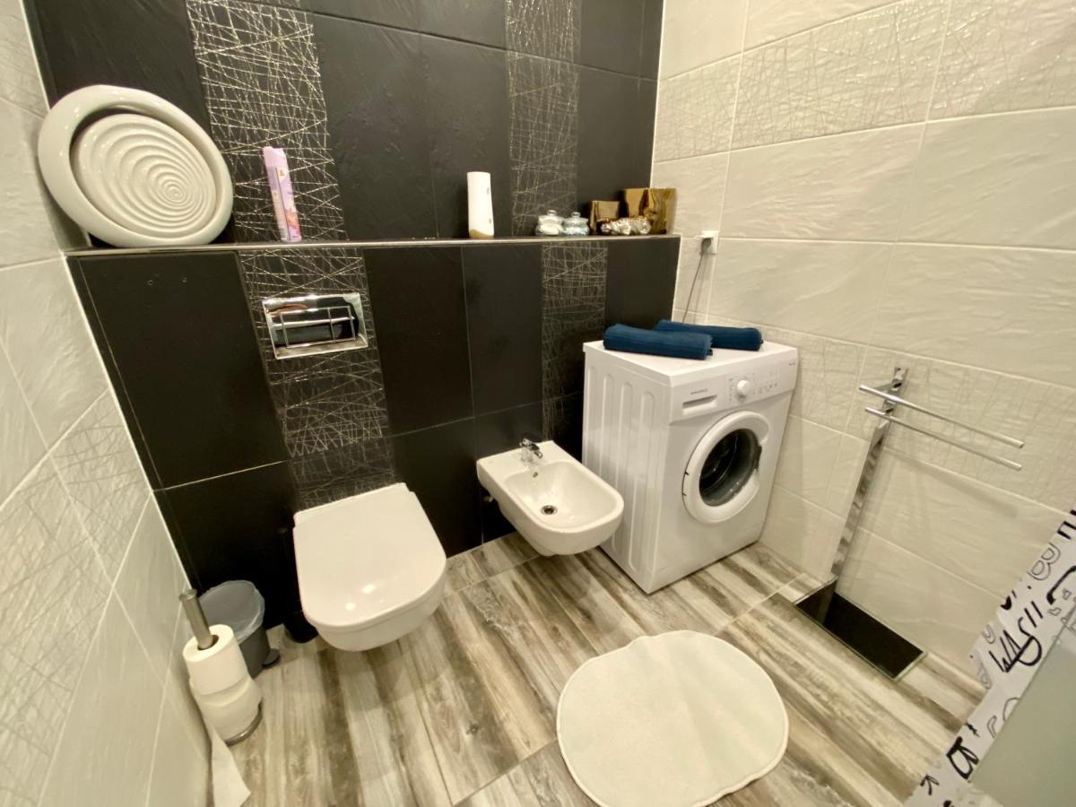 Kings Main Square Apartment Попрад Екстер'єр фото