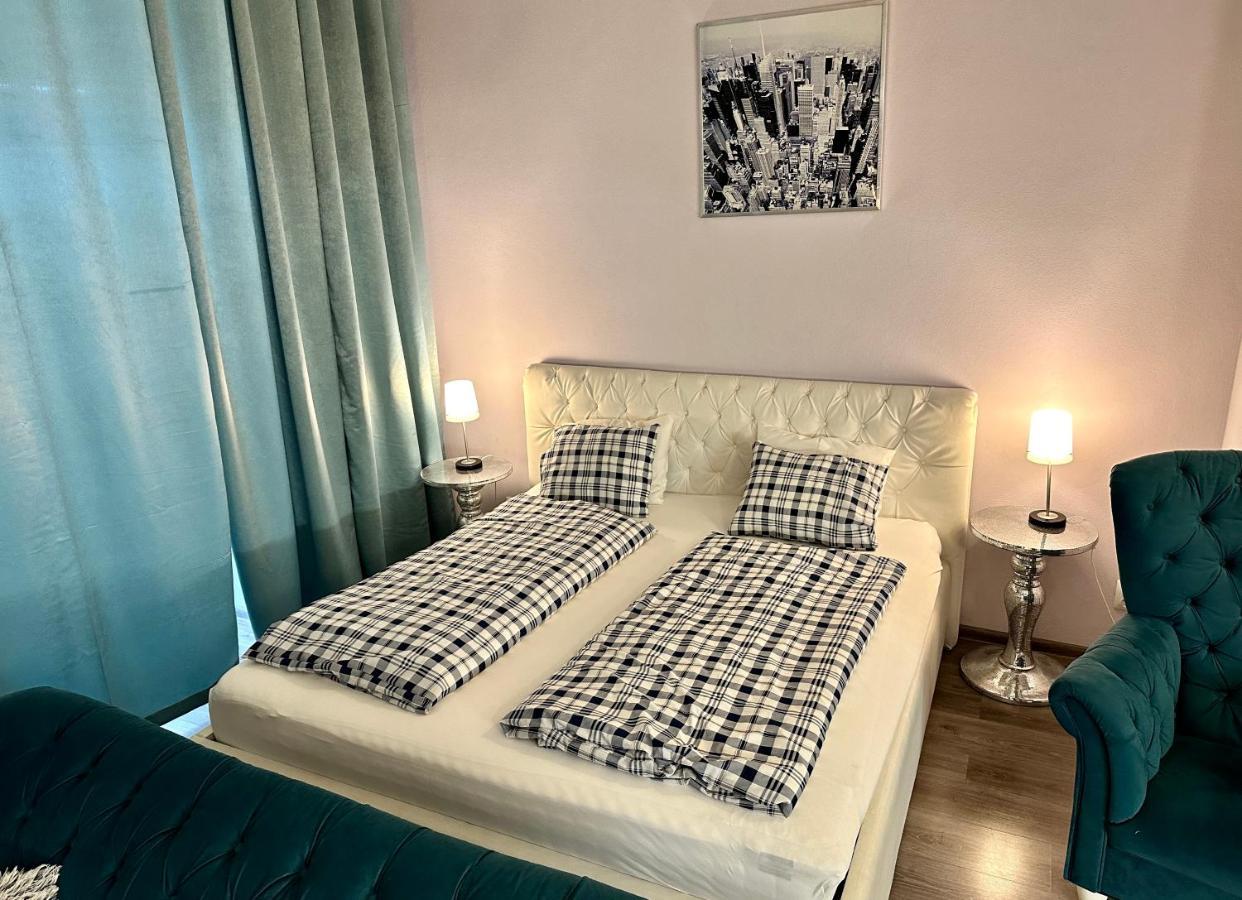 Kings Main Square Apartment Попрад Екстер'єр фото