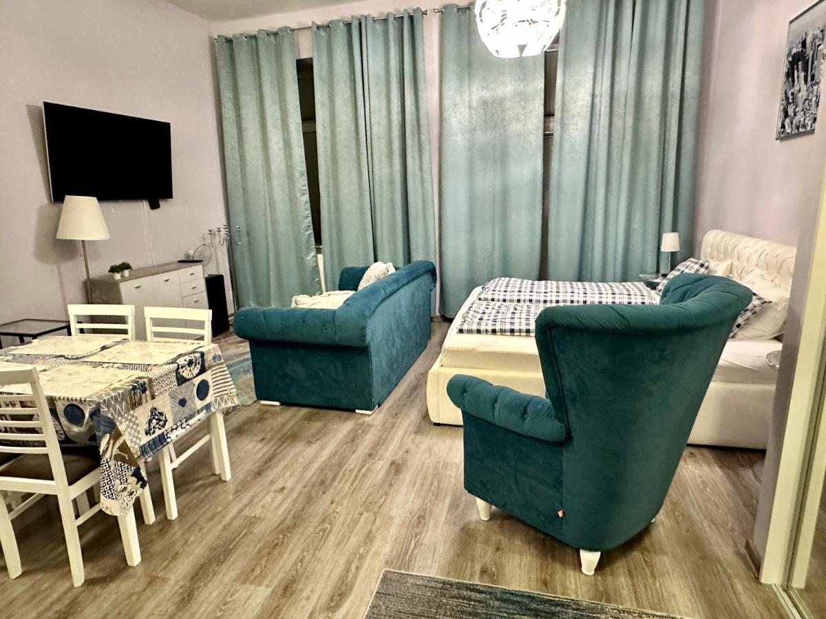 Kings Main Square Apartment Попрад Екстер'єр фото