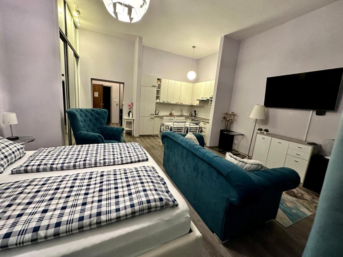 Kings Main Square Apartment Попрад Екстер'єр фото