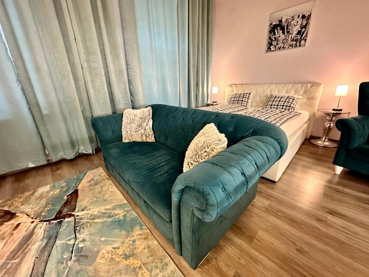 Kings Main Square Apartment Попрад Екстер'єр фото