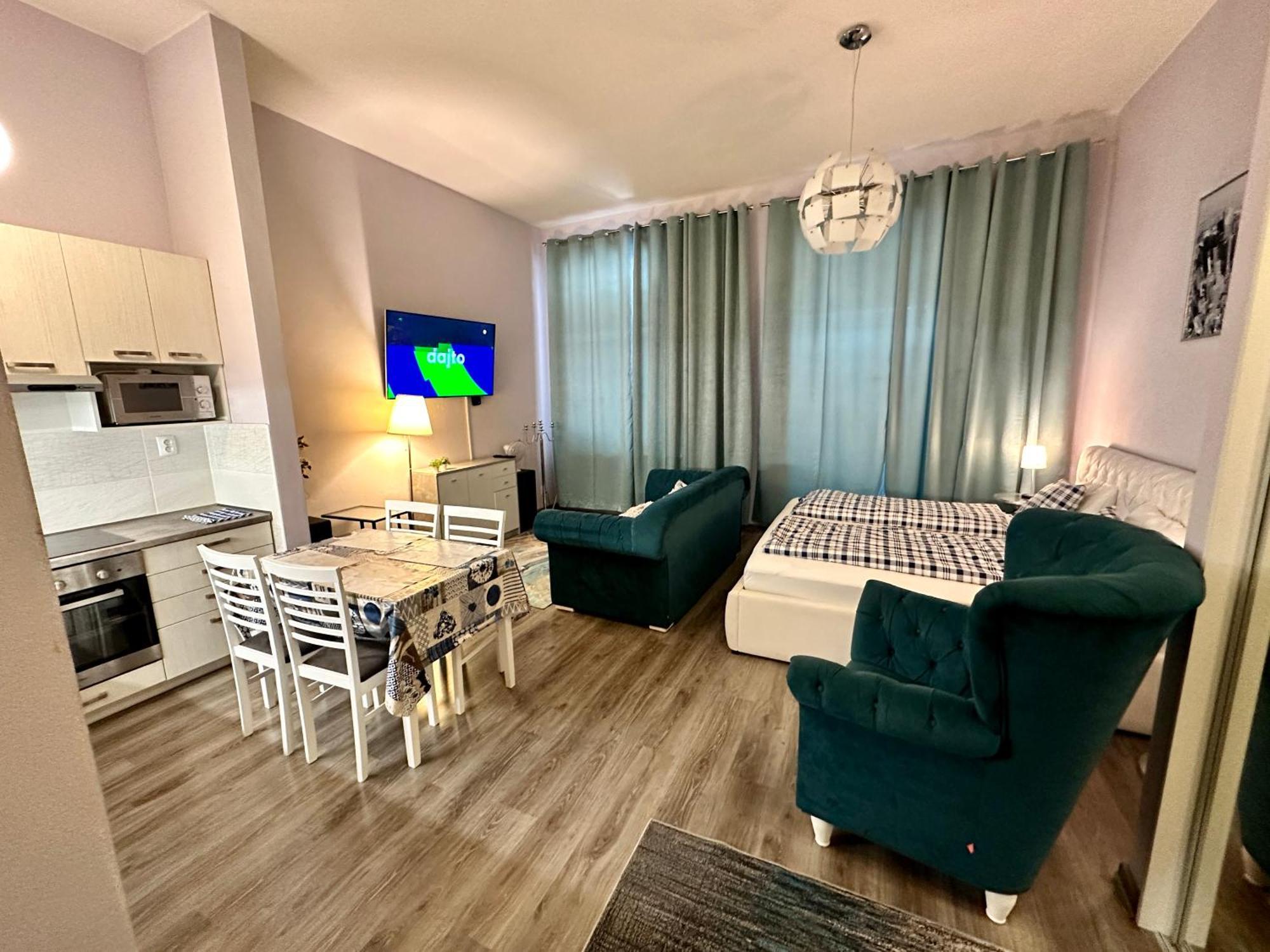 Kings Main Square Apartment Попрад Екстер'єр фото